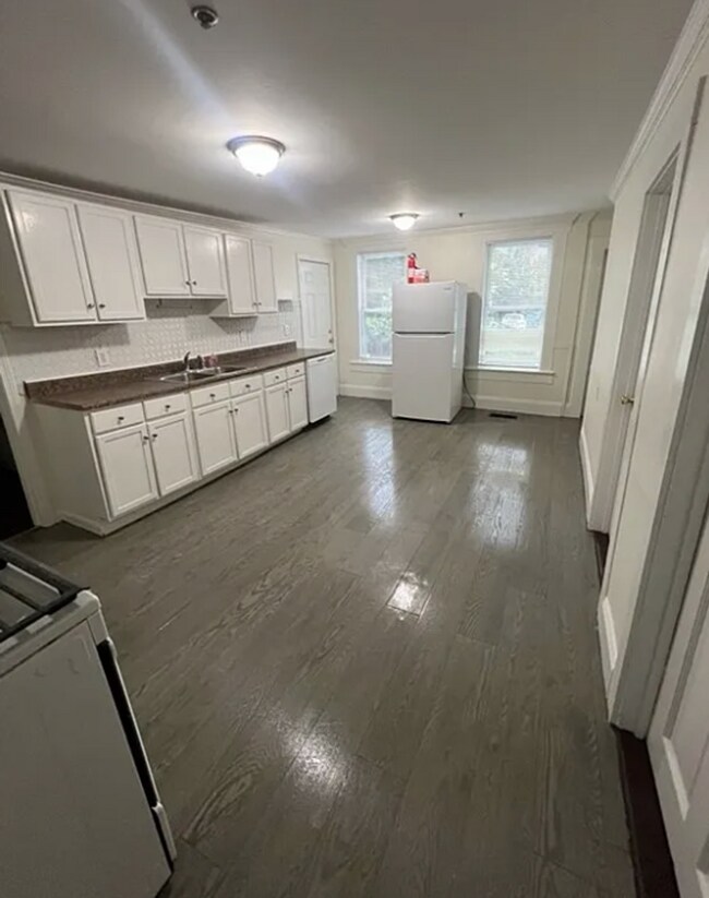 Building Photo - 11-15 Lilley Avenue