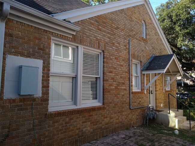 Building Photo - 1722 Haver St