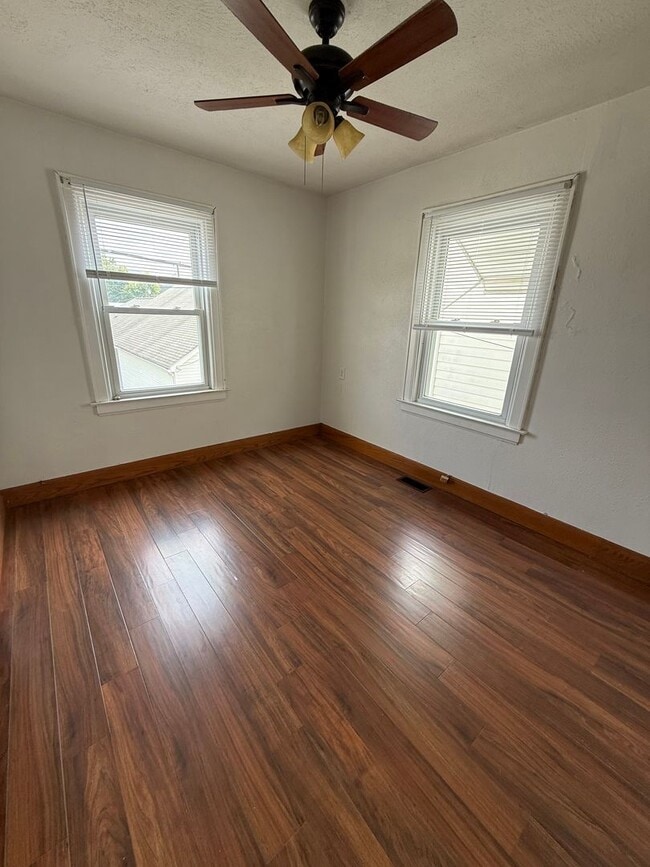 Building Photo - 1213 Grosscup Ave