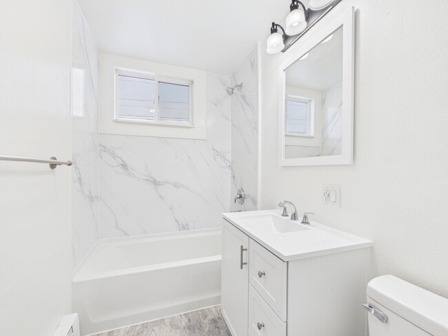 Building Photo - 829 17th Ave