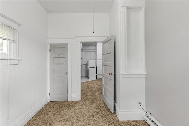 Building Photo - 1b/1ba Goose Hollow Apartment, close to everything!