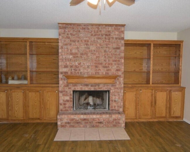 Building Photo - 6302 34th Pl