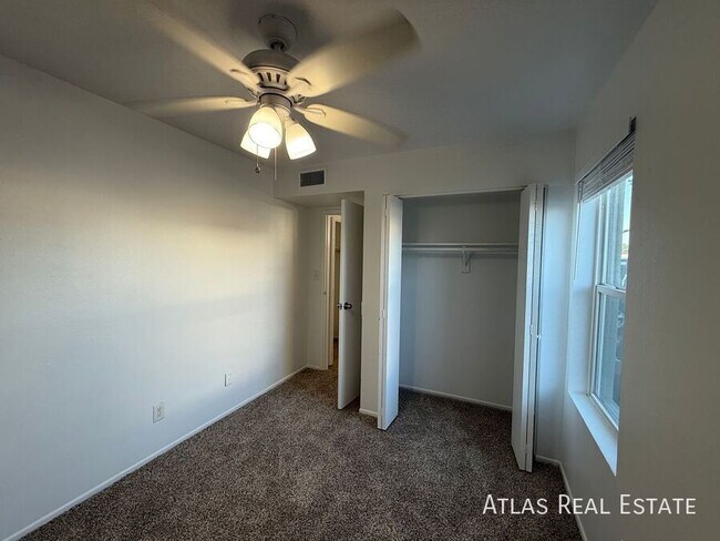 Building Photo - 1045 E University Dr