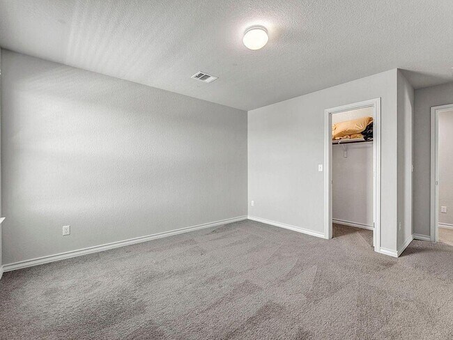 Building Photo - 3900 Harbor Point Dr