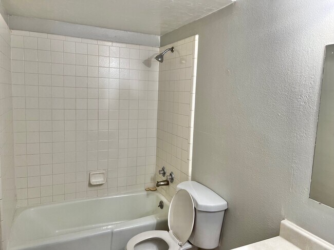 Building Photo - 342 W 4 plex