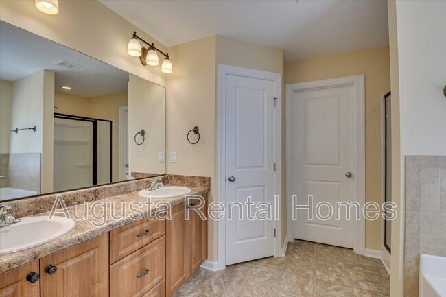 Building Photo - 1036 Lancaster Way