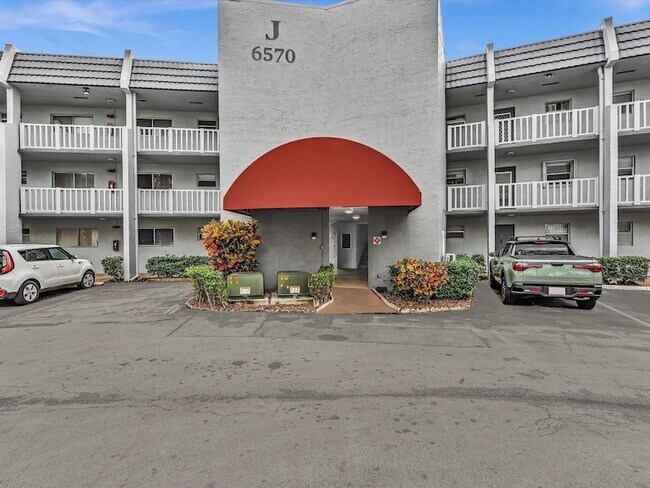 Building Photo - 6570 Royal Palm Blvd