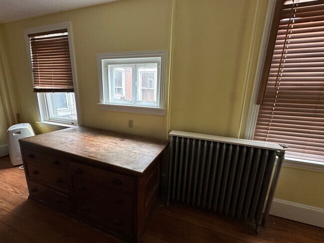 Building Photo - West Chester Historic Townhome - 4 bedrooms, 1 bath