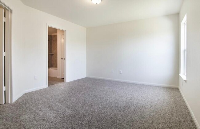 Building Photo - 22622 Cloverland Field Dr