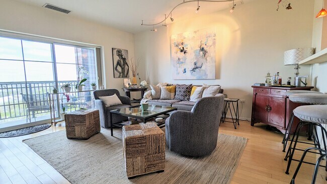 Building Photo - 440 W Mahogany Ct