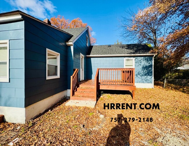 Building Photo - Adorably Renovated 3 Bedroom 1 Bath Single...