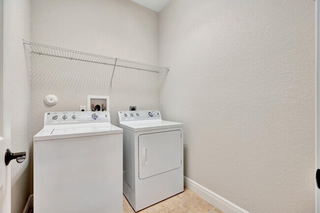 Building Photo - 4559 Cadiz Cir