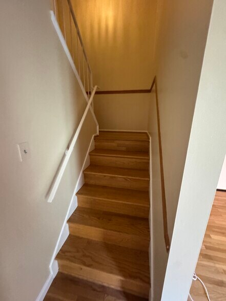 Staircase to bedrooms - 19621 Sparr Spring Rd