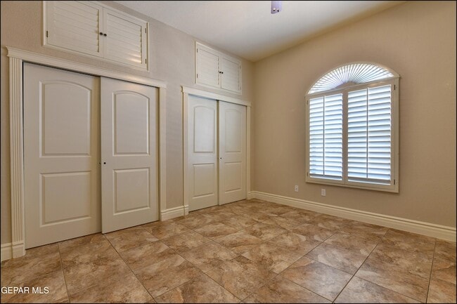 Building Photo - 7379 Black Mesa Dr