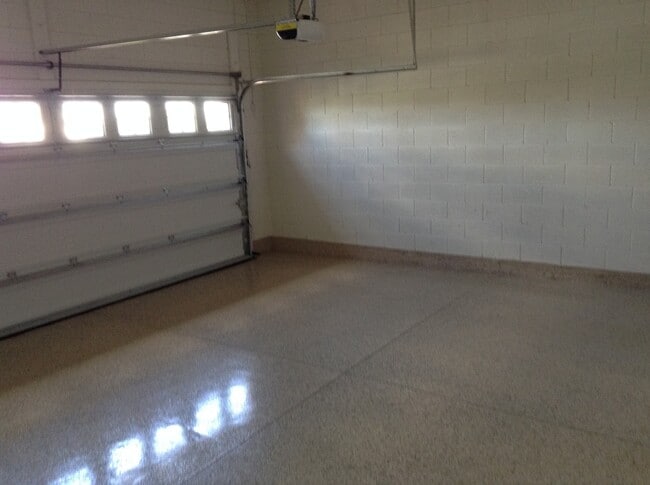 Building Photo - Spectacular  5/4 with 3 car garage home in Winter Garden