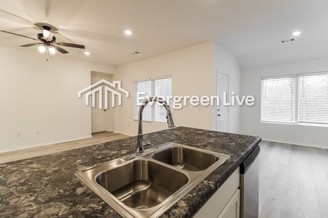 Building Photo - 171 Meadow Dr