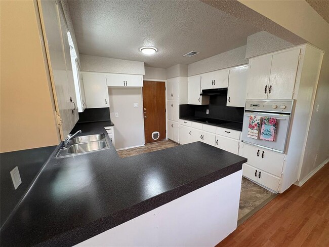 Building Photo - 15304 Tacon Ln