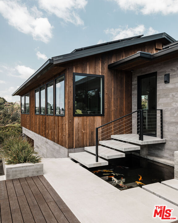 Building Photo - 2532 Canyon Oak Dr