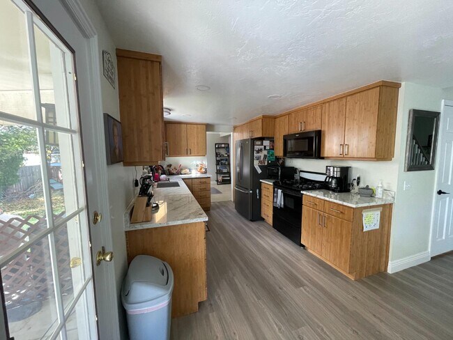 Building Photo - 1242 Eastridge Cir