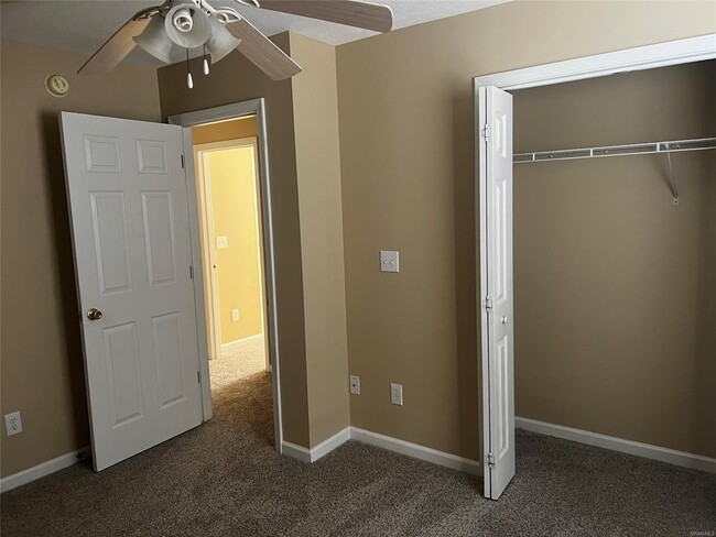 Building Photo - 801 Cottage Ln