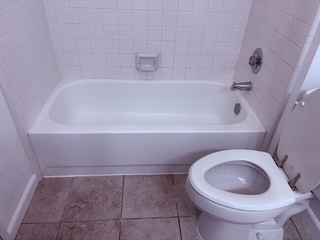 Building Photo - Beautiful Home in Atwater with Solar