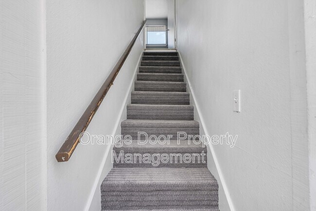 Building Photo - 1613 Wheeler St S