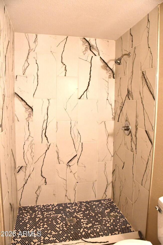 Building Photo - 1346 W 13th St