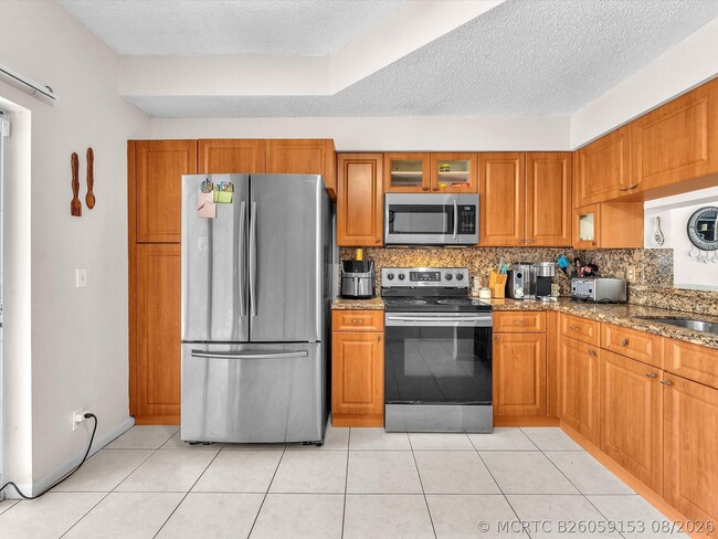 Building Photo - 9850 NW 57th Manor