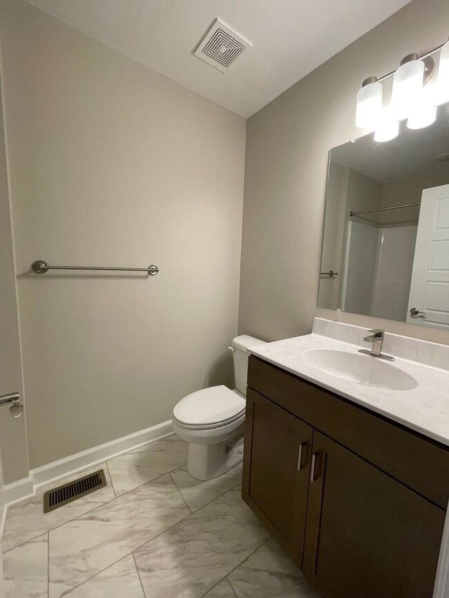 Building Photo - Luxury Rental The Townes at Congers Creek