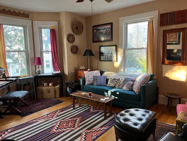 Building Photo - 54 College Ave