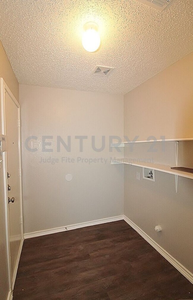 Building Photo - Beautiful 3/2/2 in Cedar Hill For Rent!