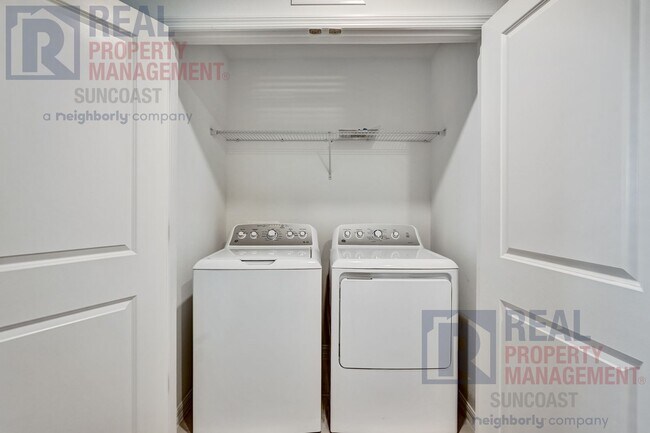 Building Photo - 8937 Daybreak St