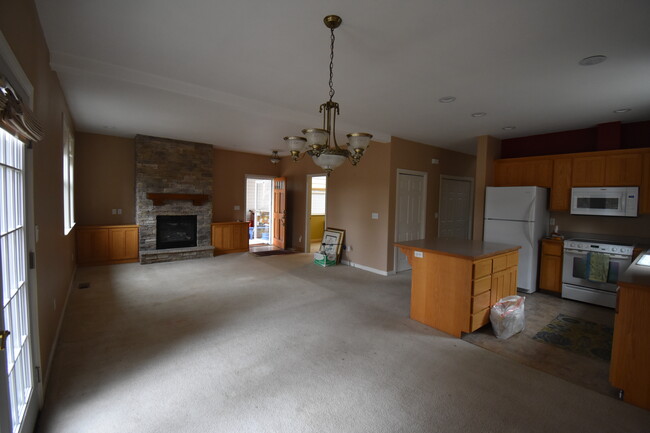 Building Photo - 10408 Merlin Way