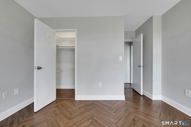 Building Photo - 44 Strawberry Hill Ave