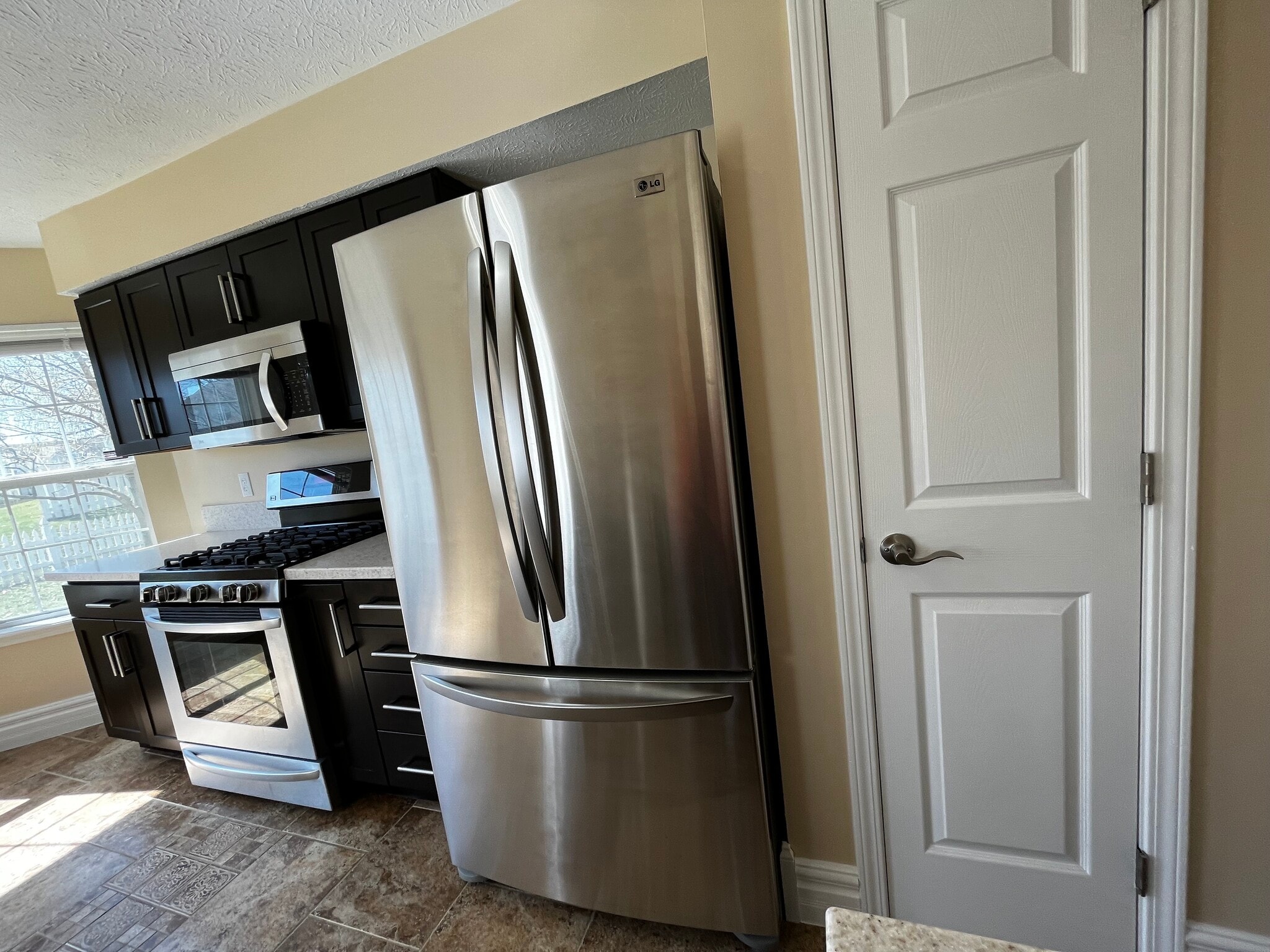 Building Photo - 9240 Crossing Dr