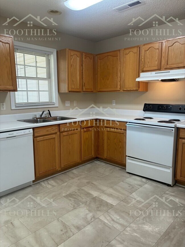 Building Photo - 101 Heatherbrook Ct