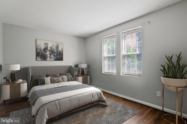 Building Photo - 1721 Queens Ln