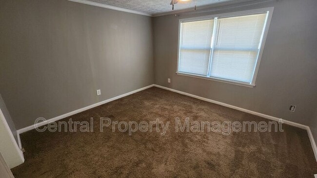 Building Photo - 300 Florence Dr