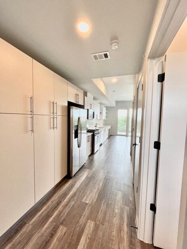 Building Photo - 4004 Banister Ln