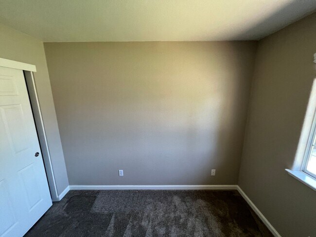 Building Photo - Upgraded Orangevale Home on Corner Lot
