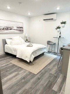 Building Photo - 585 Essex St