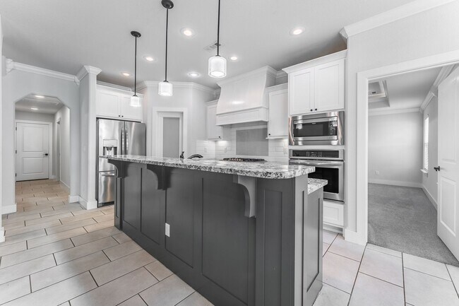 Building Photo - Luxury Living in Bentonville: Modern 4 Bed, 3 Bath Home with Fenced Yard