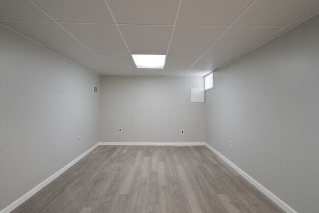 Building Photo - 10 Colburn St
