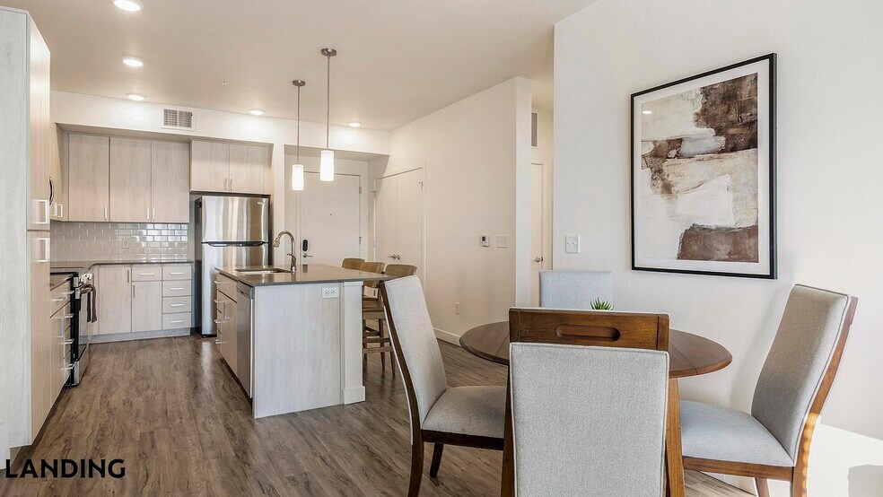 Building Photo - 1760 S Crismon Rd