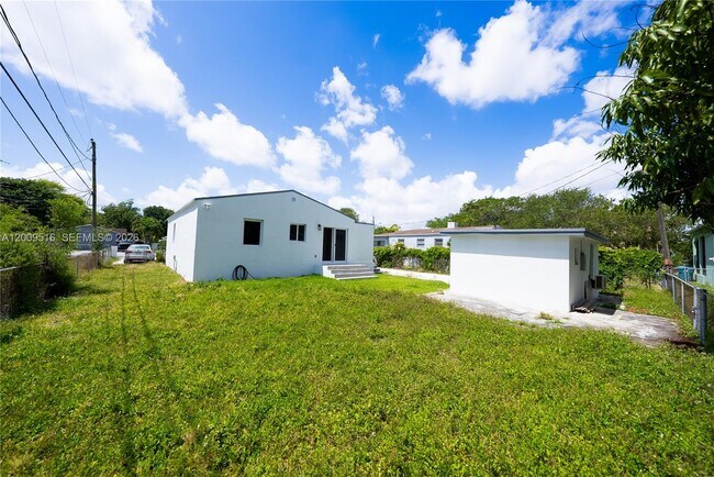 Building Photo - 1221 NW 75th St