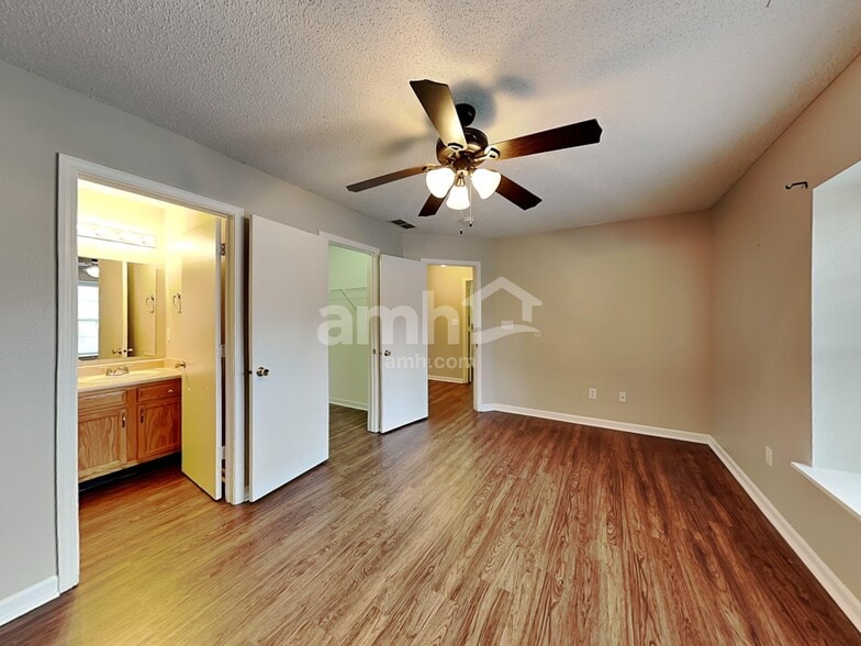 Building Photo - 17317 Pine Wood Ln