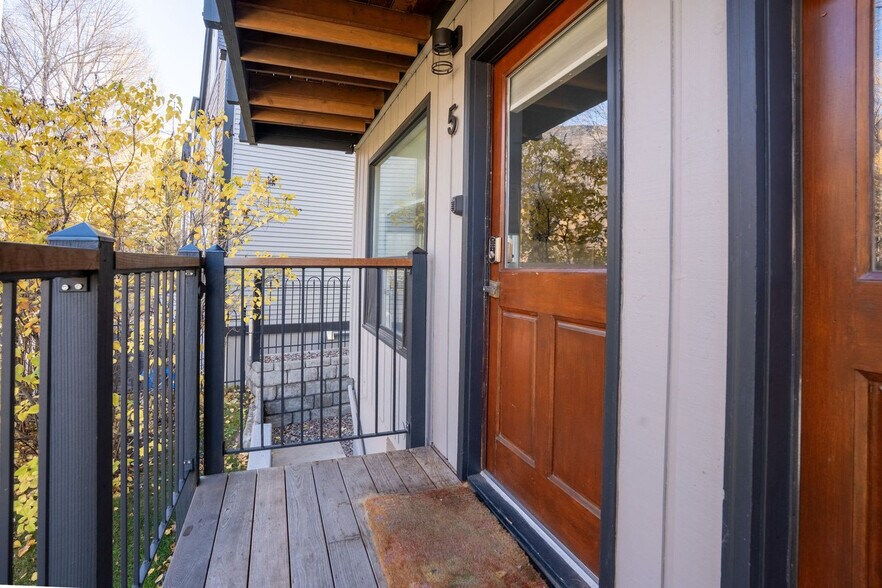 Building Photo - 900 E Hopkins Ave