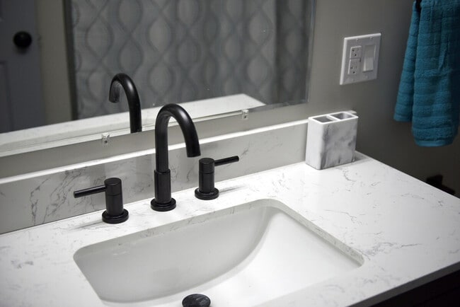 Building Photo - 155 Labelle St