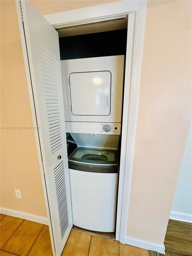 Building Photo - 540 15th St