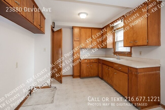 Building Photo - 23880 Devoe Ave